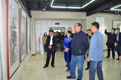 丹青頌時代，翰墨繪新程——濰坊學院舉辦“喜迎二十大 禮贊新時代 奮進新征程”主題書畫作品展